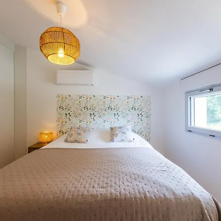 Holiday home Proche Bordeaux Et A10 *